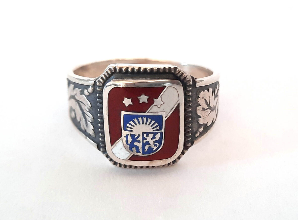 Sudraba gredzens ar Latvijas ģerboni emaljā
