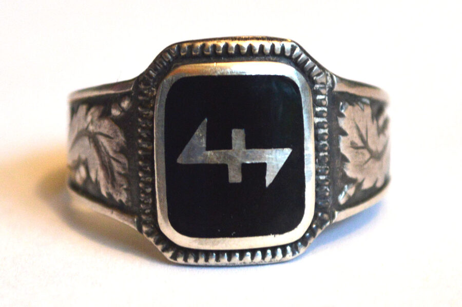 Sudraba gredzens Vilkāķis, emalja